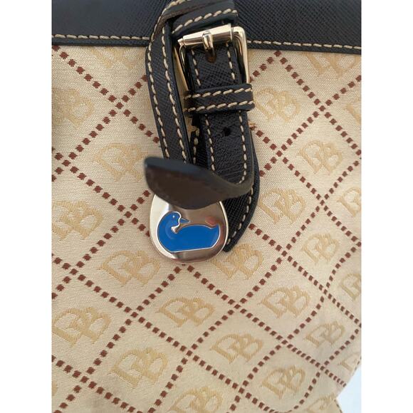 Dooney & Bourke Classic Signature East West Tote Bag - Picture 3 of 12